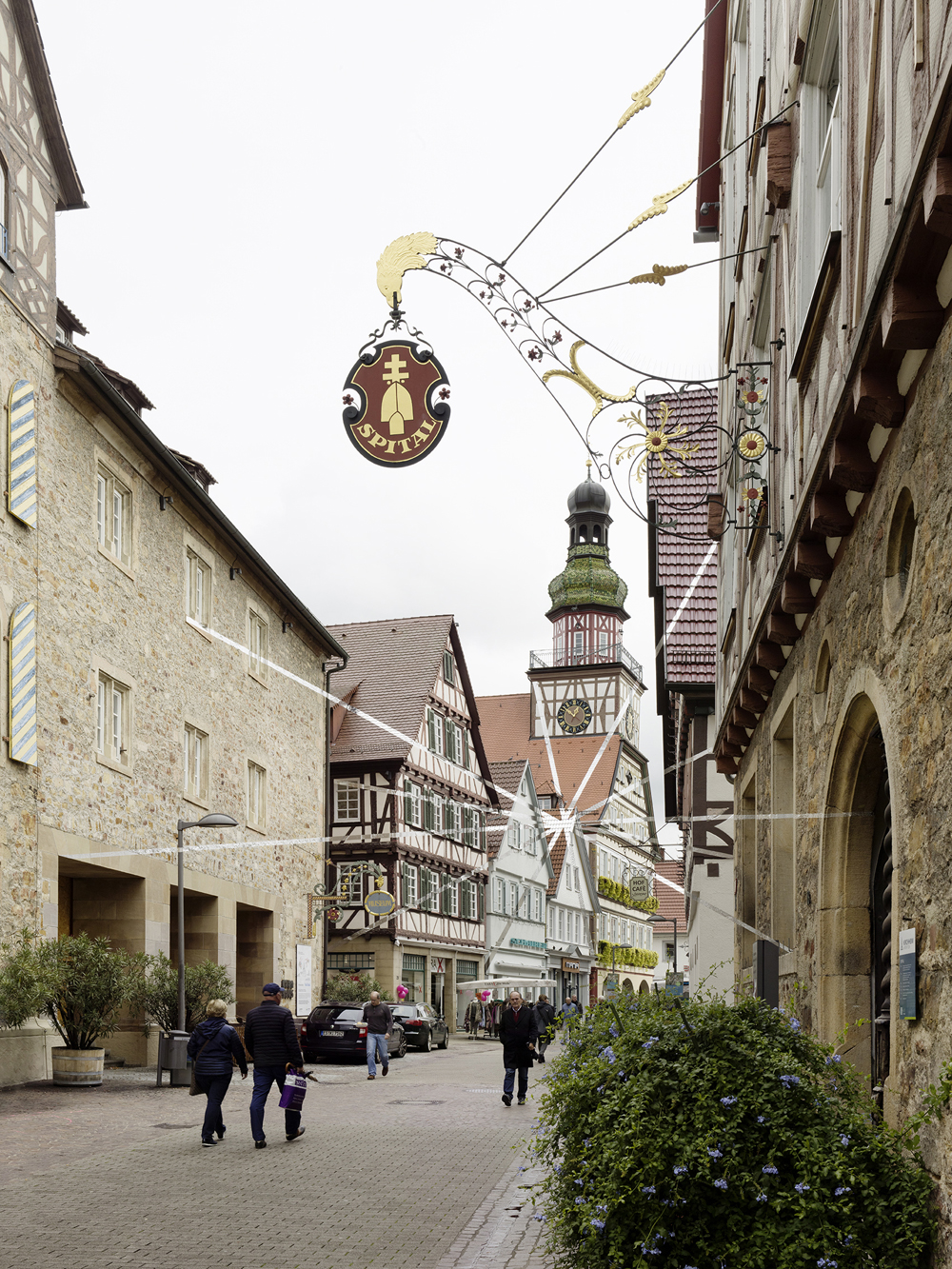 Douze points pour six droites, Site-specific, Kirchheim unter Teck, Allemagne, 2022, Exposition : "Felice Varini"