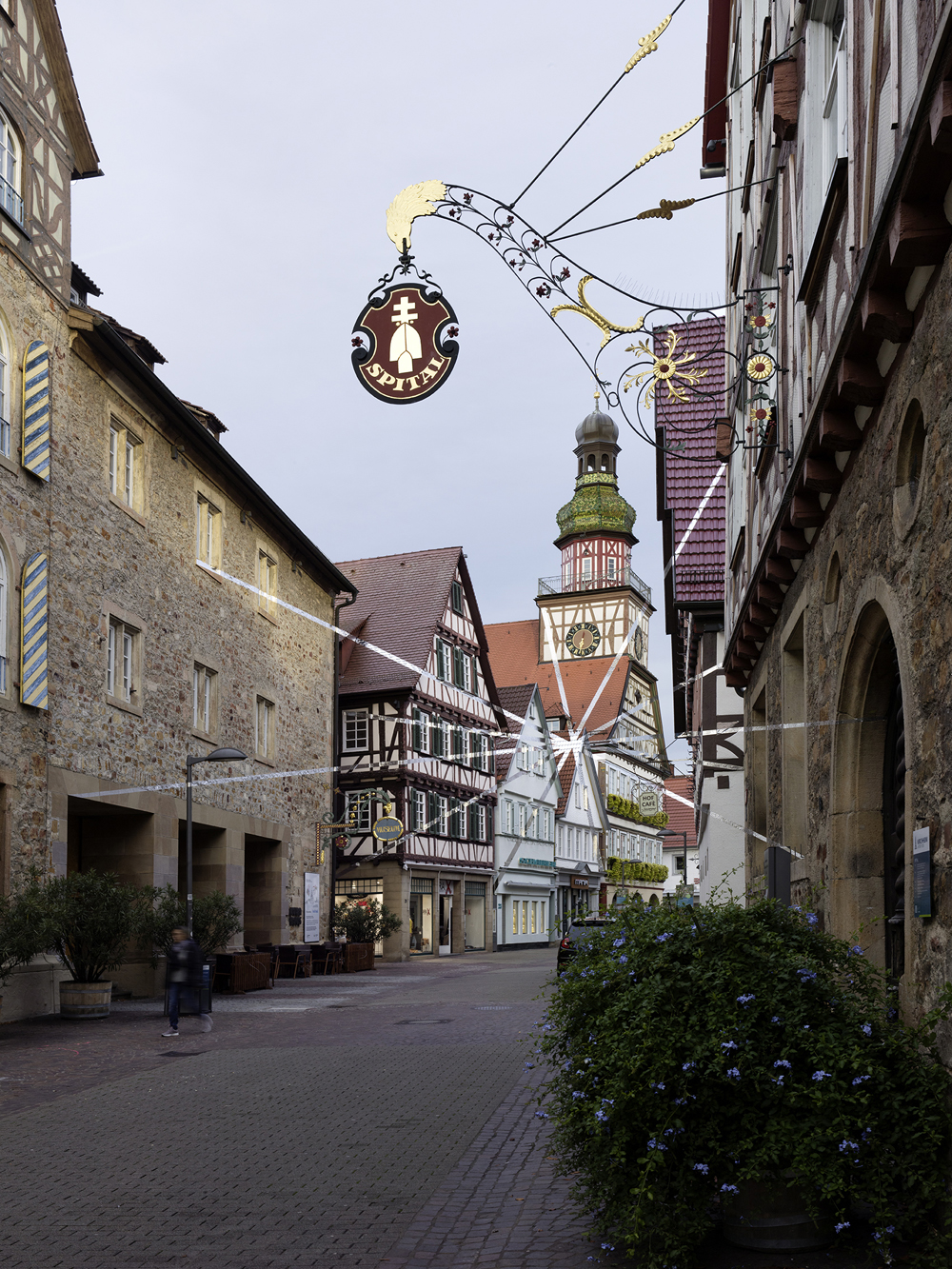 Douze points pour six droites, Site-specific, Kirchheim unter Teck, Allemagne, 2022, Exposition : "Felice Varini"