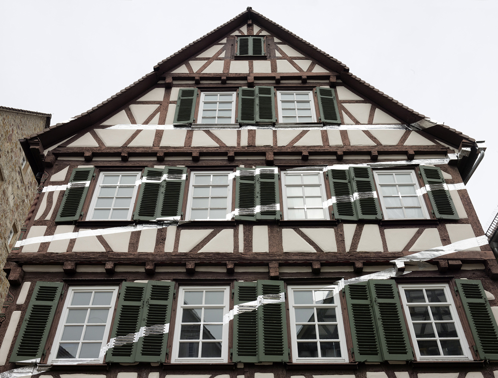 Douze points pour six droites, Site-specific, Kirchheim unter Teck, Allemagne, 2022, Exposition : "Felice Varini"