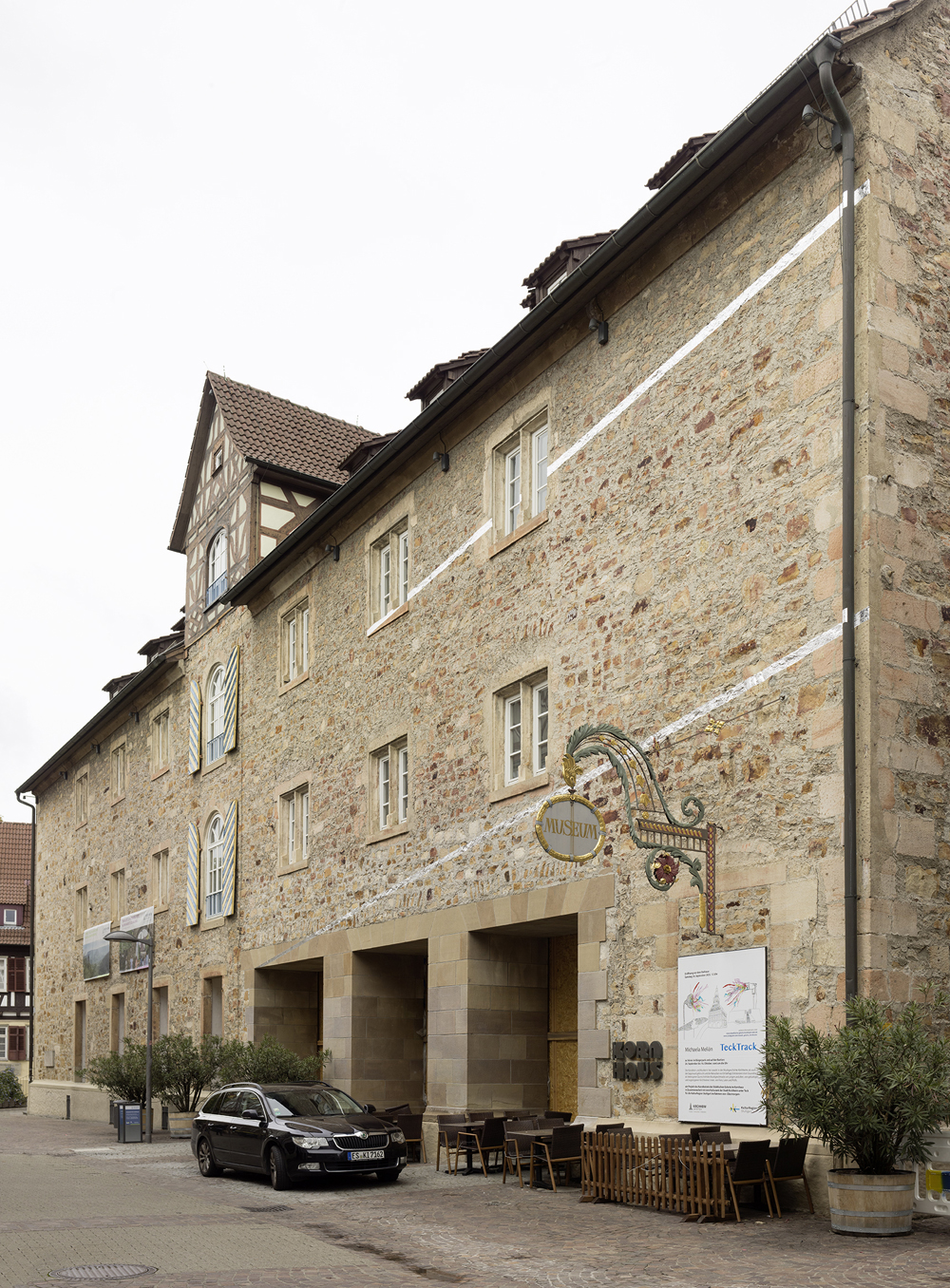 Douze points pour six droites, Site-specific, Kirchheim unter Teck, Allemagne, 2022, Exposition : "Felice Varini"