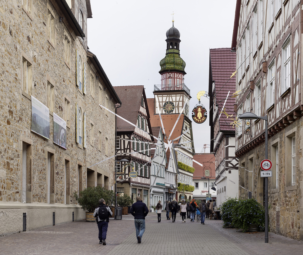Douze points pour six droites, Site-specific, Kirchheim unter Teck, Allemagne, 2022, Exposition : "Felice Varini"