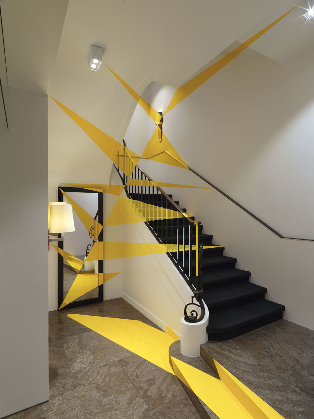 Zig zag de triangles, 77 rue du Feaubourg Saint Honoré, Paris, France, Courtesy Albarran Bourdais, 2022, Exposition : "D’éclat en éclats", Studio Liaigre