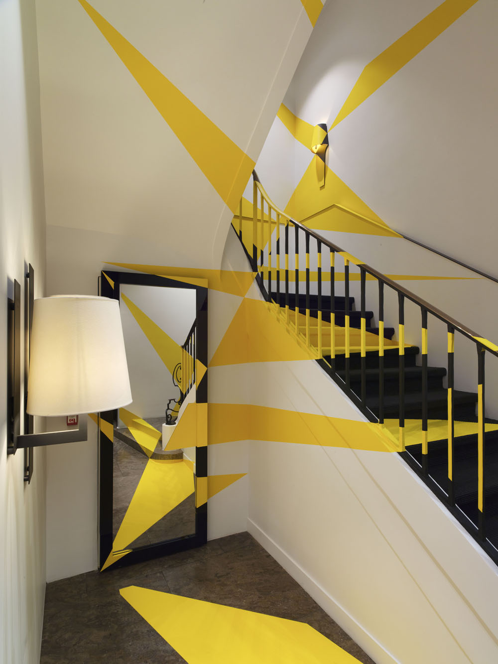 Zig zag de triangles, 77 rue du Feaubourg Saint Honoré, Paris, France, Courtesy Albarran Bourdais, 2022, Exposition : "D’éclat en éclats", Studio Liaigre