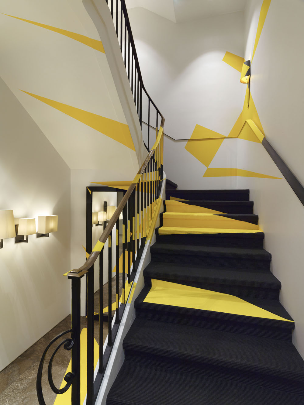 Zig zag de triangles, 77 rue du Feaubourg Saint Honoré, Paris, France, Courtesy Albarran Bourdais, 2022, Exposition : "D’éclat en éclats", Studio Liaigre