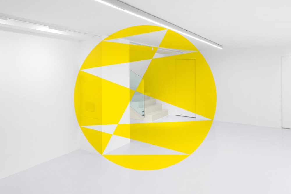 Zig Zag nel disco giallo, 10 A.M. ART Gallery, Milano, Italie, 2023, Esposizione : Rosso giallo e giallo/nero