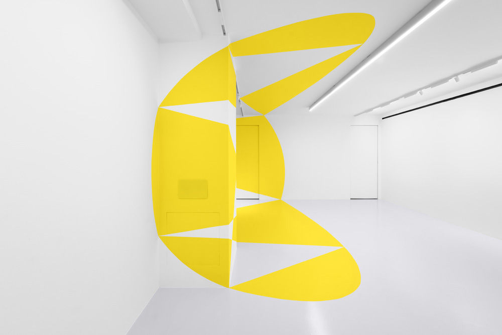 Zig Zag nel disco giallo, 10 A.M. ART Gallery, Milano, Italie, 2023, Esposizione : Rosso giallo e giallo/nero