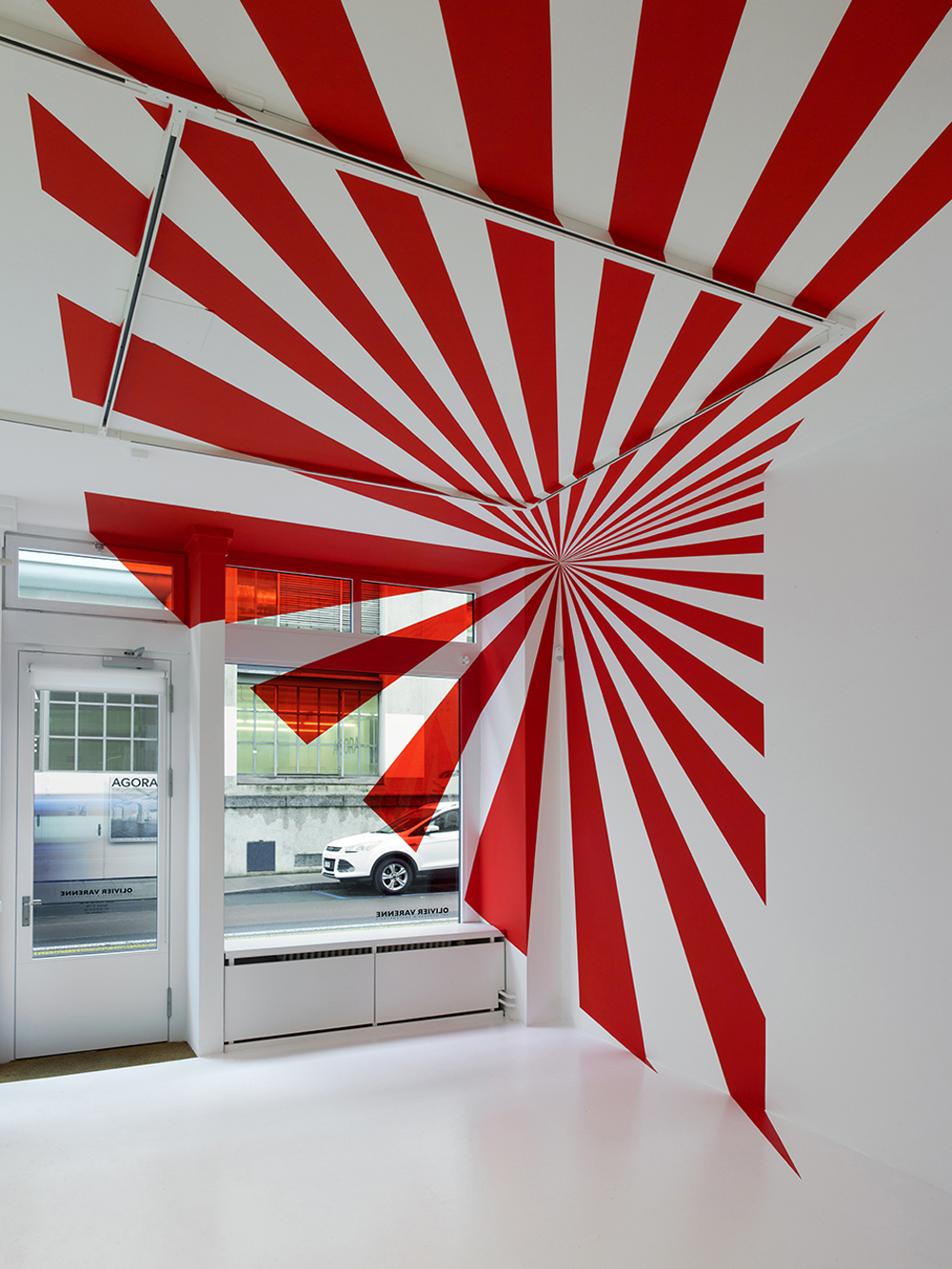 De l’angle au triangle, Une exposition montée en collaboration avec Jean-Hubert Martin., Olivier Varenne, 2023, Exposition : "Des perspectives pour la peinture" Borgeaud-Frize-Varini