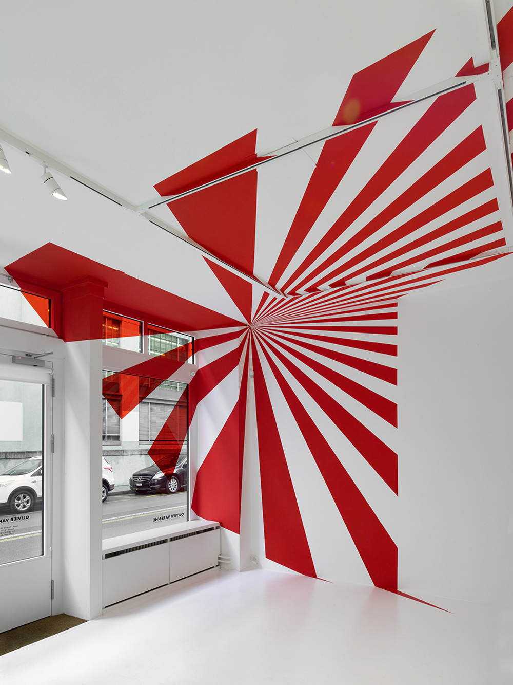 De l’angle au triangle, Une exposition montée en collaboration avec Jean-Hubert Martin., Olivier Varenne, 2023, Exposition : "Des perspectives pour la peinture" Borgeaud-Frize-Varini