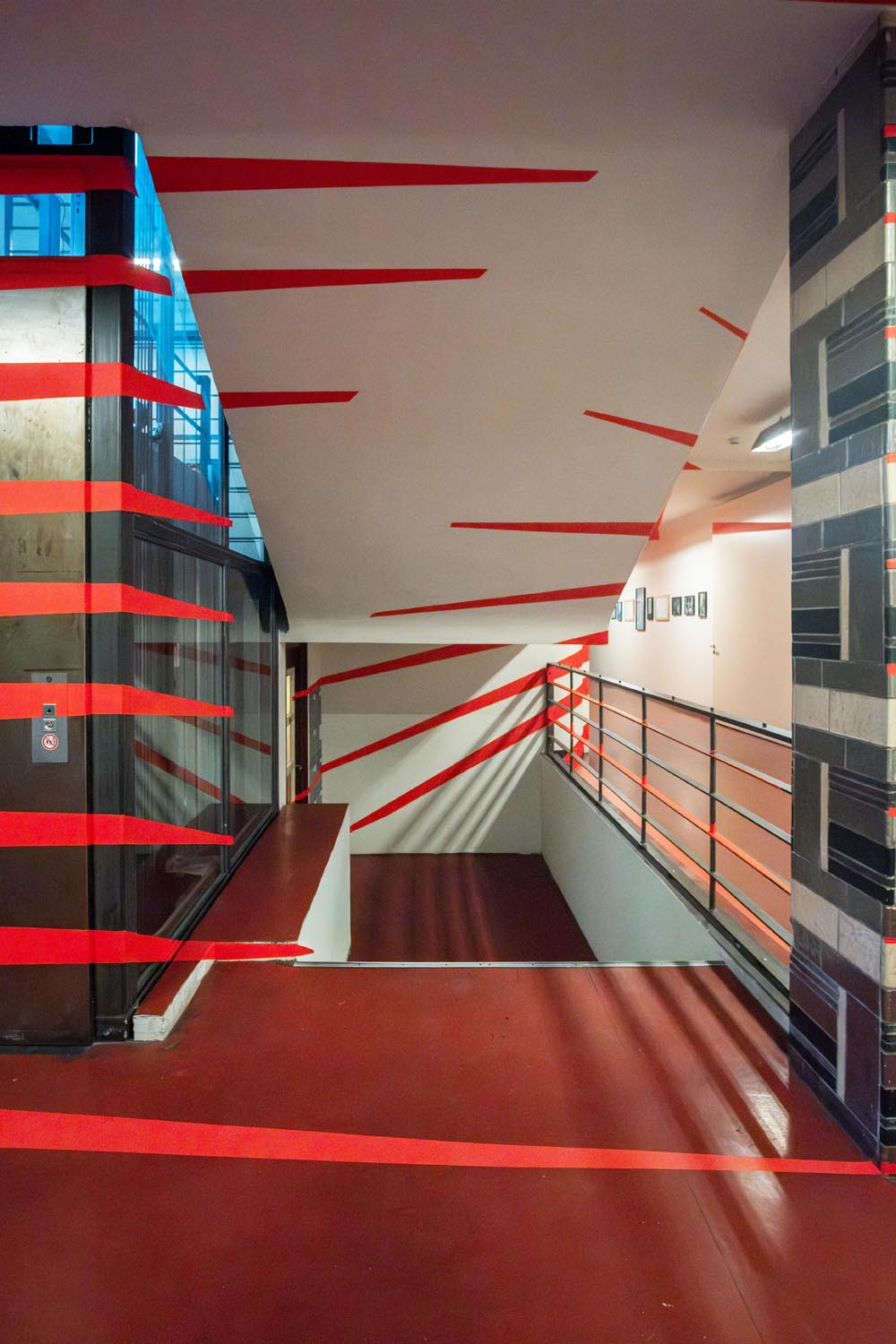 Vingt triangles, Berlin, Allemagne, 2024, Exposition : Michael Fuchs Galerie, Berlin