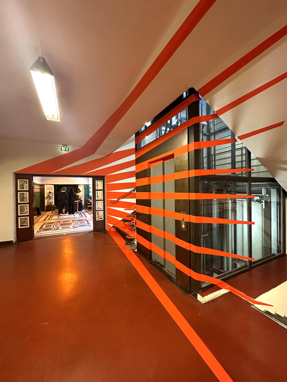 Vingt triangles, Berlin, Allemagne, 2024, Exposition : Michael Fuchs Galerie, Berlin
