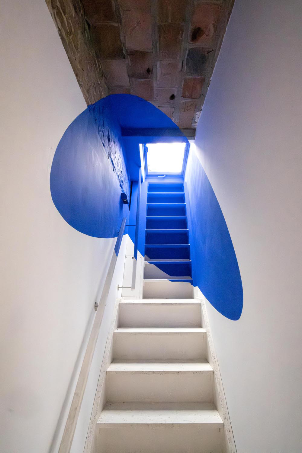 Ellipses Bleu, Berlin, Allemagne, 2024, Exposition : Michael Fuchs Galerie, Berlin