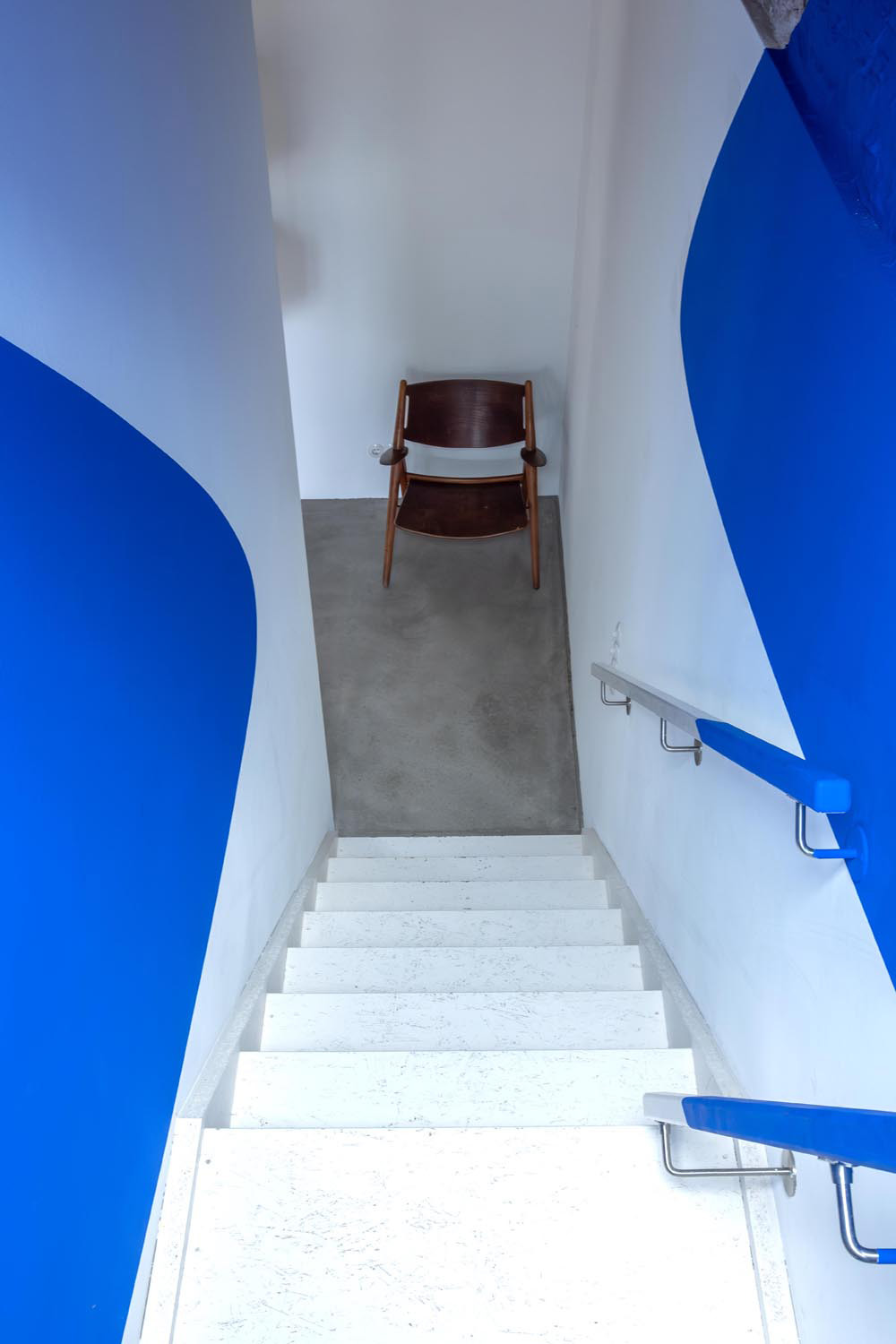 Ellipses Bleu, Berlin, Allemagne, 2024, Exposition : Michael Fuchs Galerie, Berlin