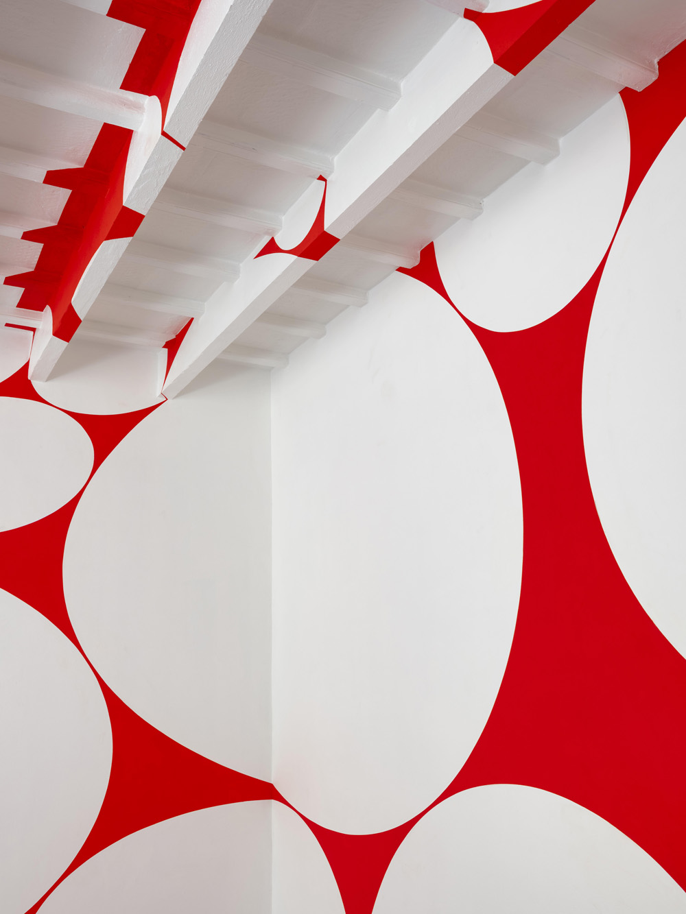 Quadrilatère rouge aux disques, Espagne, 2024, Exibition : Albarràn Bourdais gallery. Menorque.