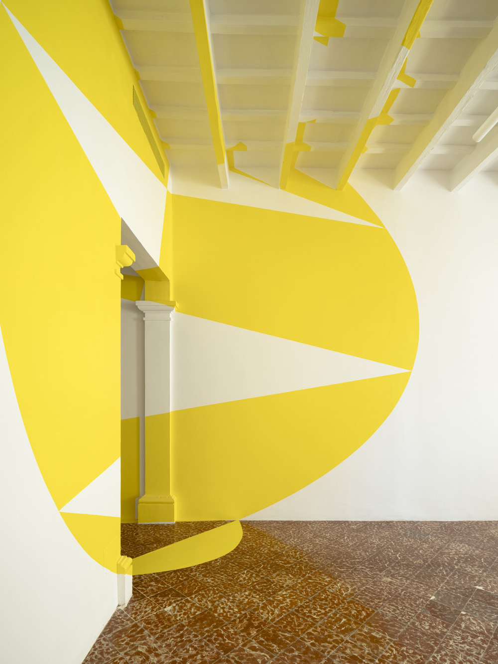 Zig Zag nel disco giallo, Exibition: Albarràn Bourdais gallery. Menorque., Espagne, 2024, Actualisation n°1, Mahon, Minorque. 2024