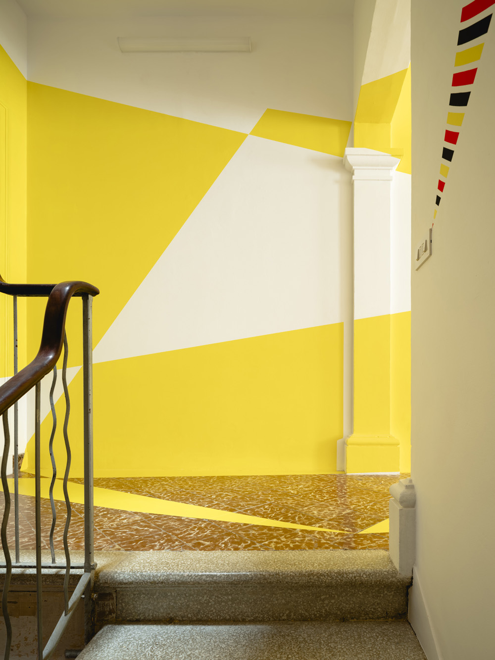 Zig Zag nel disco giallo, Exibition: Albarràn Bourdais gallery. Menorque., Espagne, 2024, Actualisation n°1, Mahon, Minorque. 2024