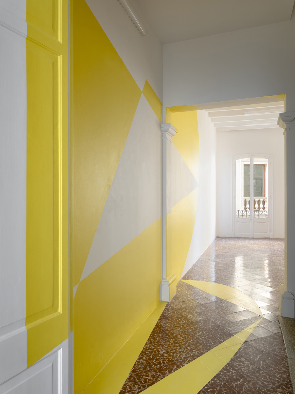 Zig Zag nel disco giallo, Exibition: Albarràn Bourdais gallery. Menorque., Espagne, 2024, Actualisation n°1, Mahon, Minorque. 2024