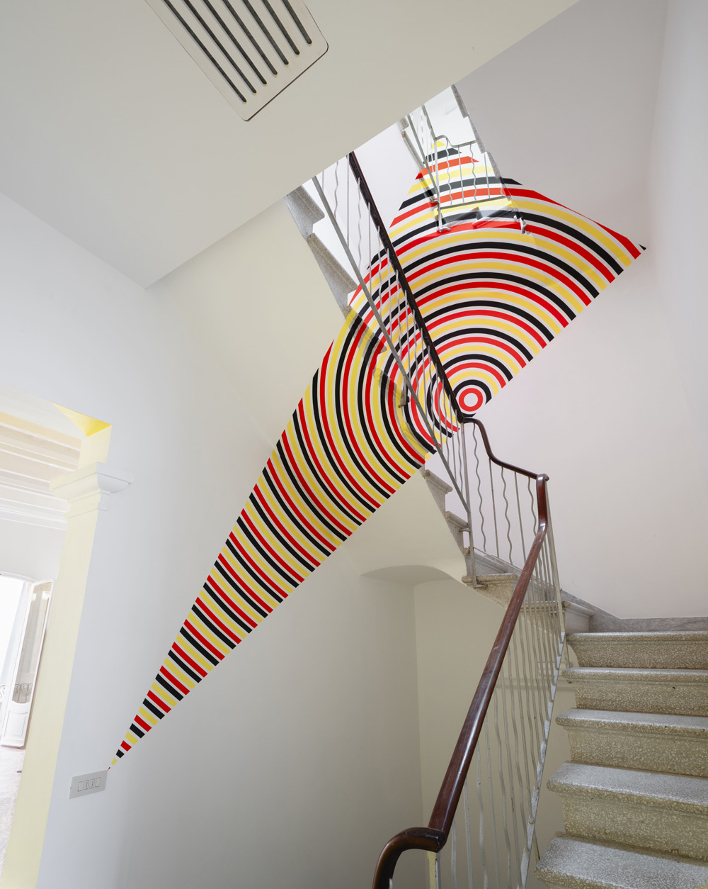 Triangle d’arcs et de cercles rouge, noir et jaune, Espagne, 2024, Exibition: Albarràn Bourdais gallery. Menorque.