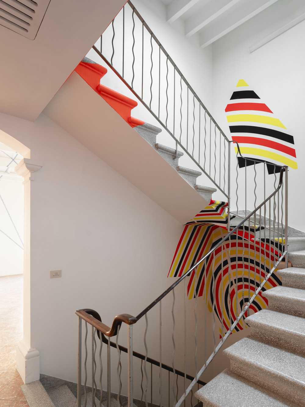 Triangle d’arcs et de cercles rouge, noir et jaune, Espagne, 2024, Exibition: Albarràn Bourdais gallery. Menorque.
