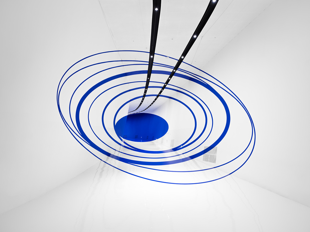 Through the elliptical blue, Dongdaemun Design Plaza Design, DDP Center Seoul, Corée du Sud, 2024, Exibition : Colors Shapes Movements