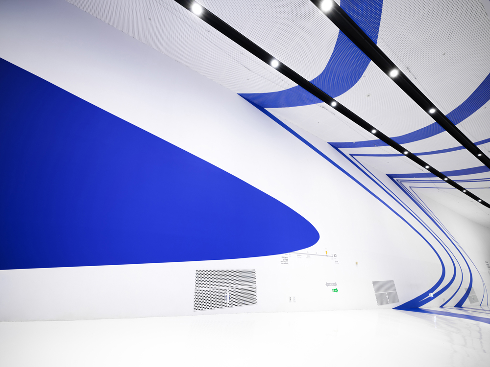 Through the elliptical blue, Dongdaemun Design Plaza Design, DDP Center Seoul, Corée du Sud, 2024, Exibition : Colors Shapes Movements