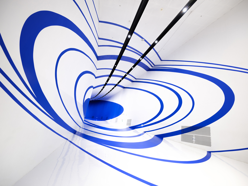 Through the elliptical blue, Dongdaemun Design Plaza Design, DDP Center Seoul, Corée du Sud, 2024, Exibition : Colors Shapes Movements