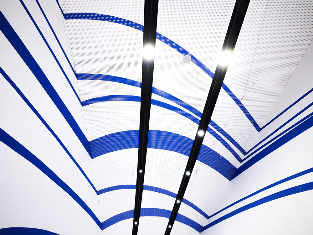 Through the elliptical blue, Dongdaemun Design Plaza Design, DDP Center Seoul, Corée du Sud, 2024, Exibition : Colors Shapes Movements