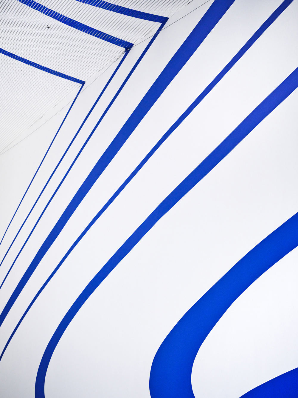 Through the elliptical blue, Dongdaemun Design Plaza Design, DDP Center Seoul, Corée du Sud, 2024, Exibition : Colors Shapes Movements
