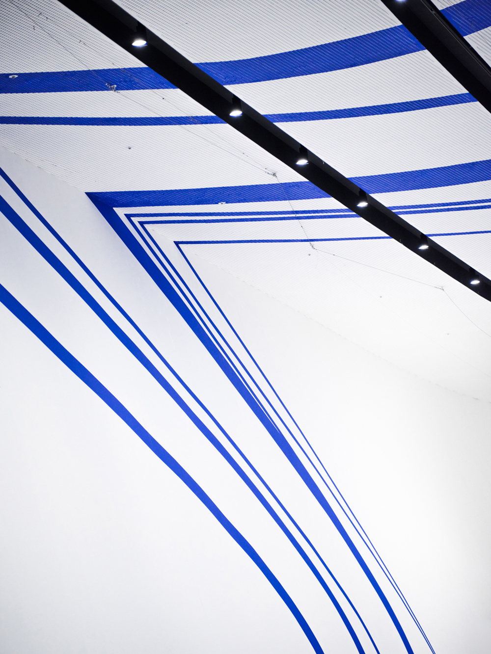 Through the elliptical blue, Dongdaemun Design Plaza Design, DDP Center Seoul, Corée du Sud, 2024, Exibition : Colors Shapes Movements