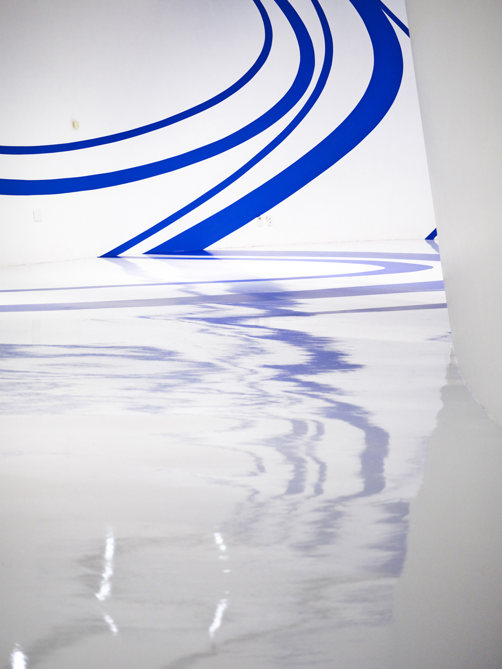 Through the elliptical blue, Dongdaemun Design Plaza Design, DDP Center Seoul, Corée du Sud, 2024, Exibition : Colors Shapes Movements