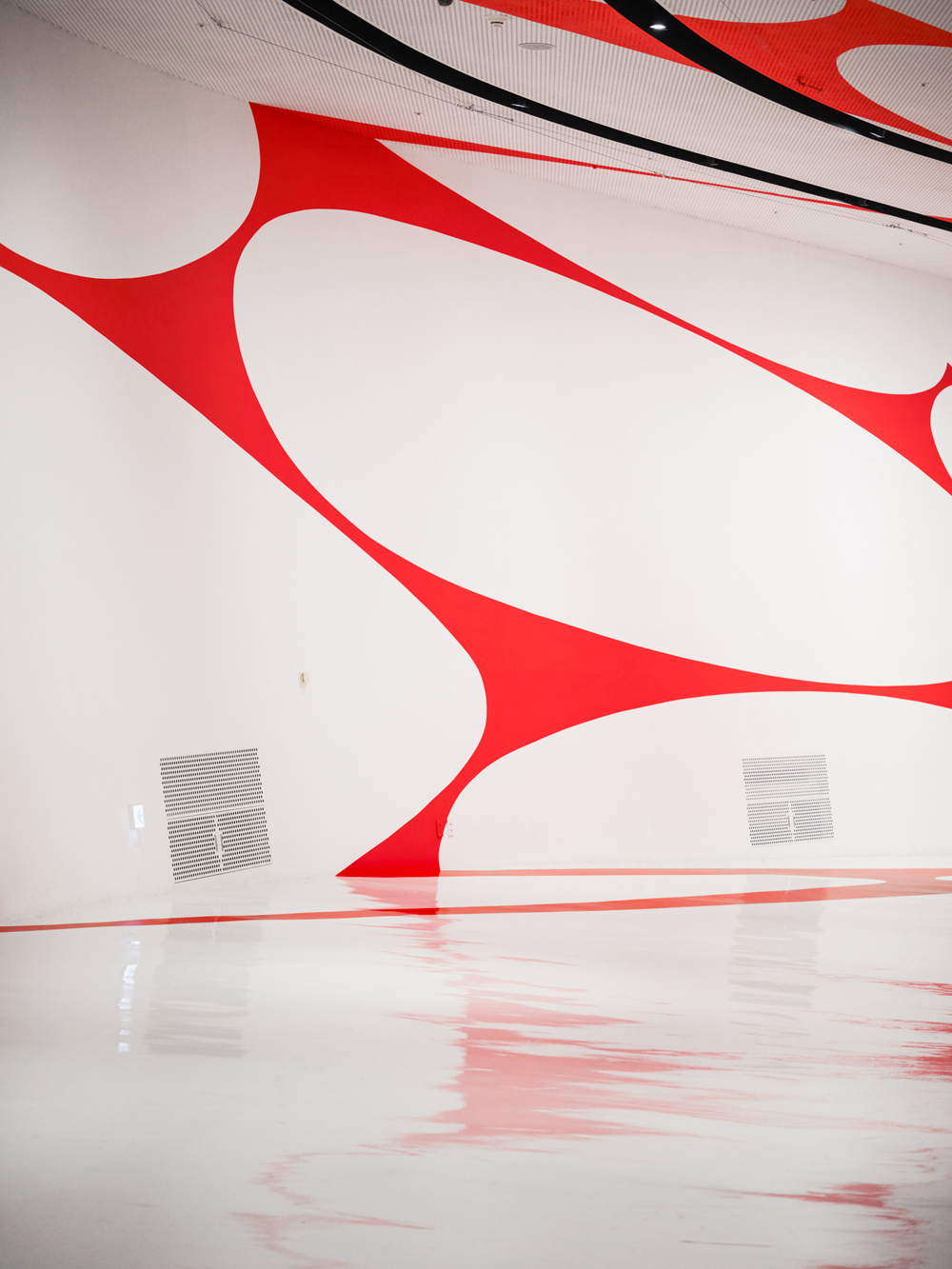 Hollowed out red square, Dongdaemun Design Plaza Design, DDP Center Seoul, Corée du Sud, 2024, Exibition : Colors Shapes Movements