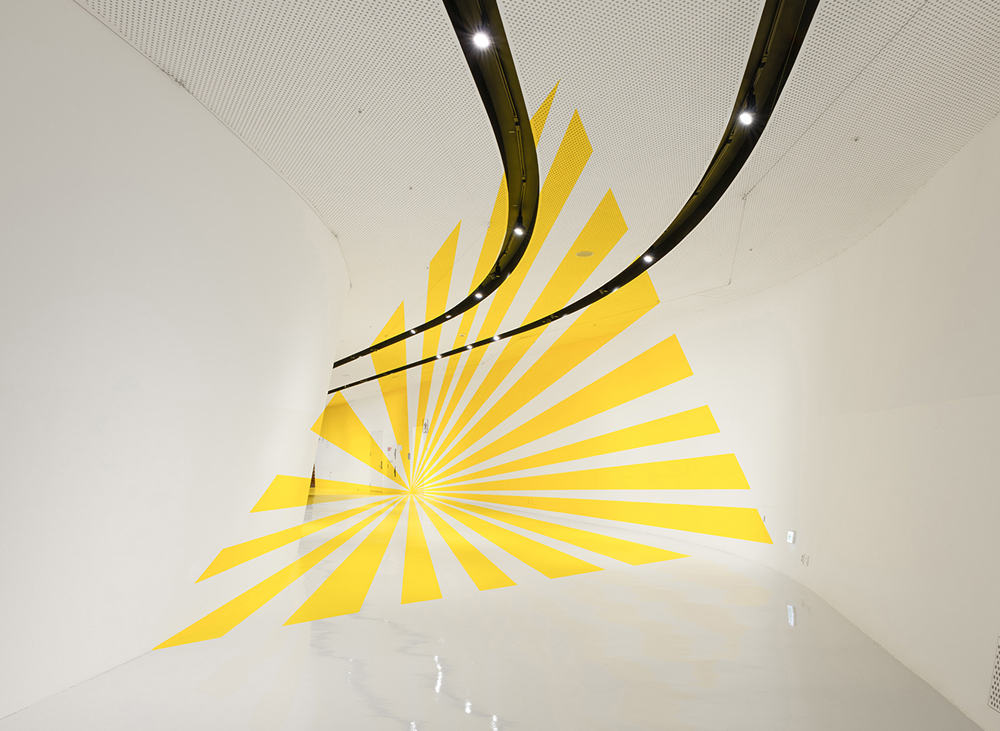From corner to triangle, Dongdaemun Design Plaza Design, DDP Center Seoul, Corée du Sud, 2024, Exibition : Colors Shapes Movements