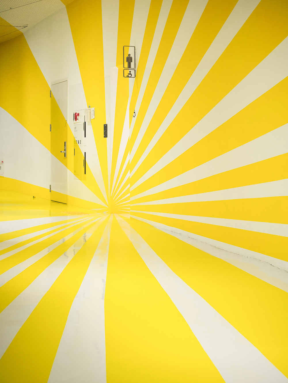From corner to triangle, Dongdaemun Design Plaza Design, DDP Center Seoul, Corée du Sud, 2024, Exibition : Colors Shapes Movements