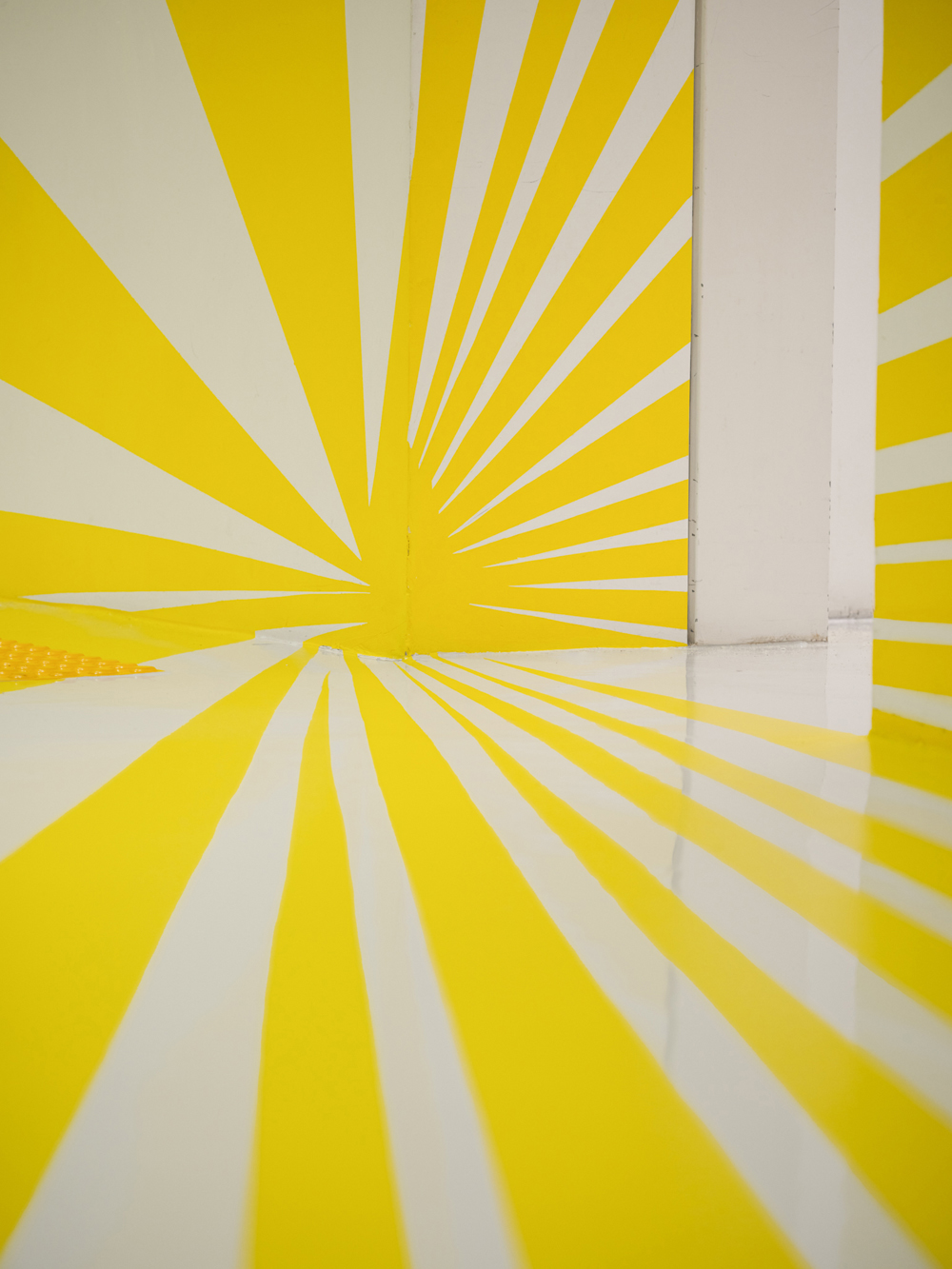 From corner to triangle, Dongdaemun Design Plaza Design, DDP Center Seoul, Corée du Sud, 2024, Exibition : Colors Shapes Movements