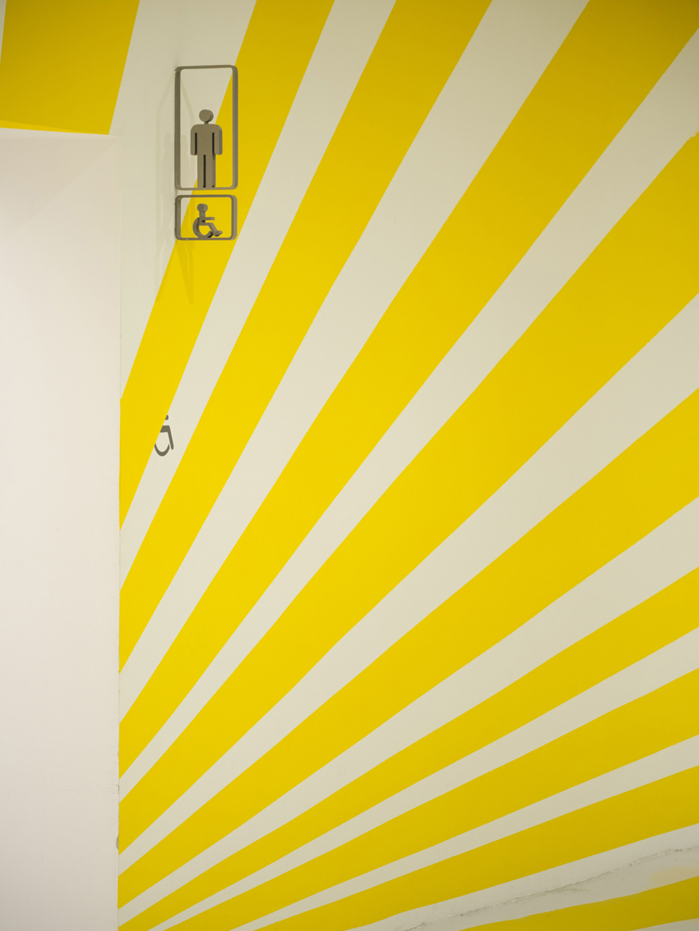 From corner to triangle, Dongdaemun Design Plaza Design, DDP Center Seoul, Corée du Sud, 2024, Exibition : Colors Shapes Movements
