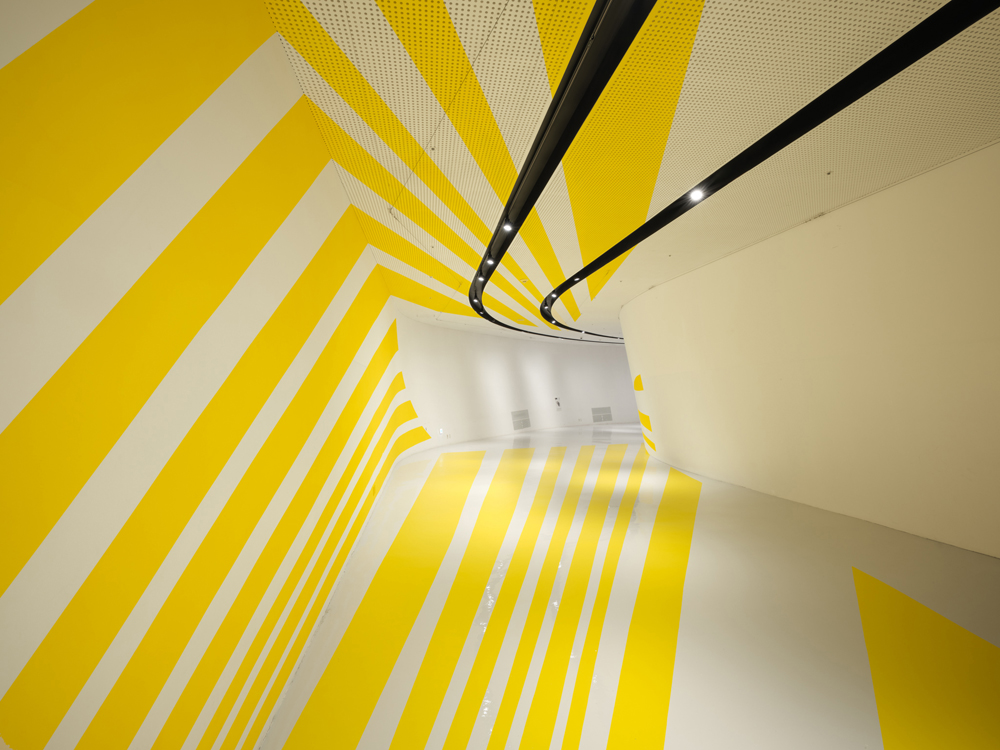 From corner to triangle, Dongdaemun Design Plaza Design, DDP Center Seoul, Corée du Sud, 2024, Exibition : Colors Shapes Movements