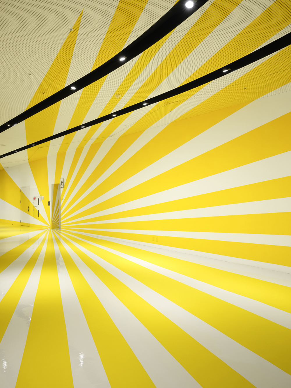 From corner to triangle, Dongdaemun Design Plaza Design, DDP Center Seoul, Corée du Sud, 2024, Exibition : Colors Shapes Movements