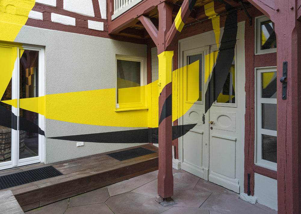 Disques évidées par l’hexagone et le quadrilatère, Private Collection Frankfurt, 2025, Site specific, 2025, Update No 1, Erbach 202