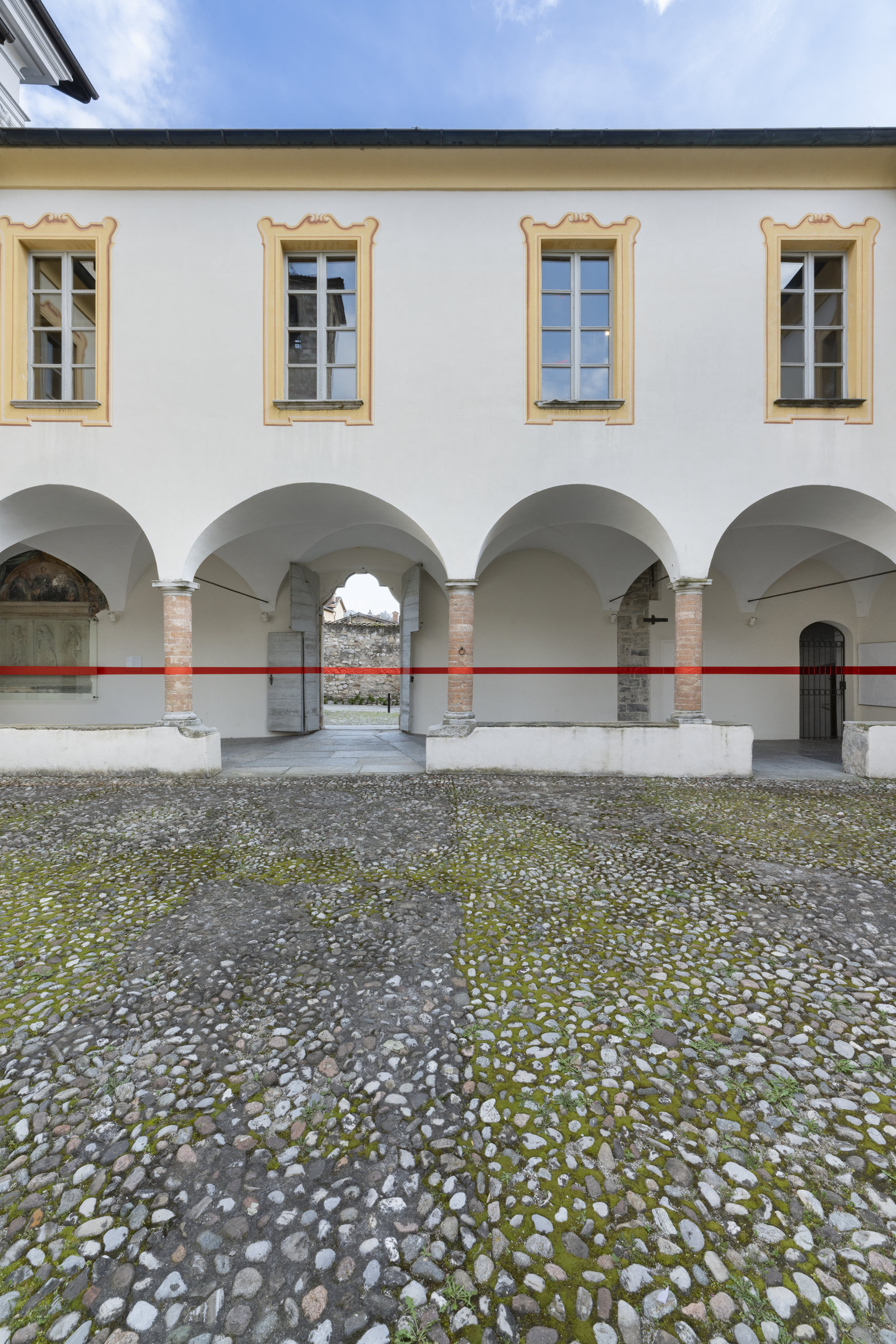 360° rouge n°2, Kassel, 1989 / Actualisation n° 4, Museo d'arte Mendrisio, Mendrisio 2026 Collection: Centre Pompidou, Musée national d'art moderne, Paris AM 2001-115