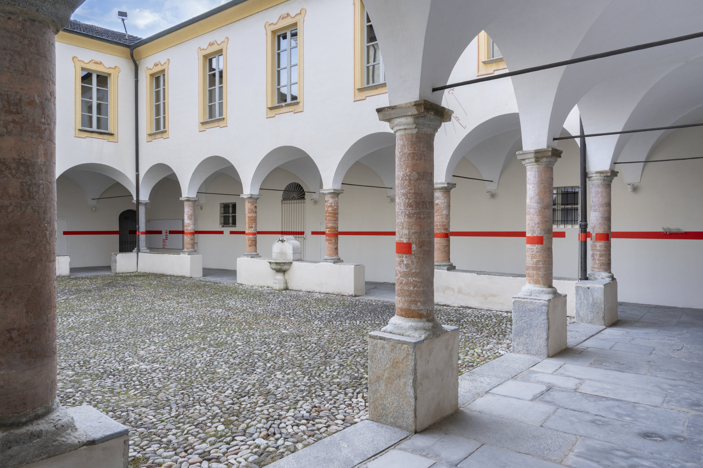 360° rouge n°2, Kassel, 1989 / Actualisation n° 4, Museo d'arte Mendrisio, Mendrisio 2026 Collection: Centre Pompidou, Musée national d'art moderne, Paris AM 2001-115
