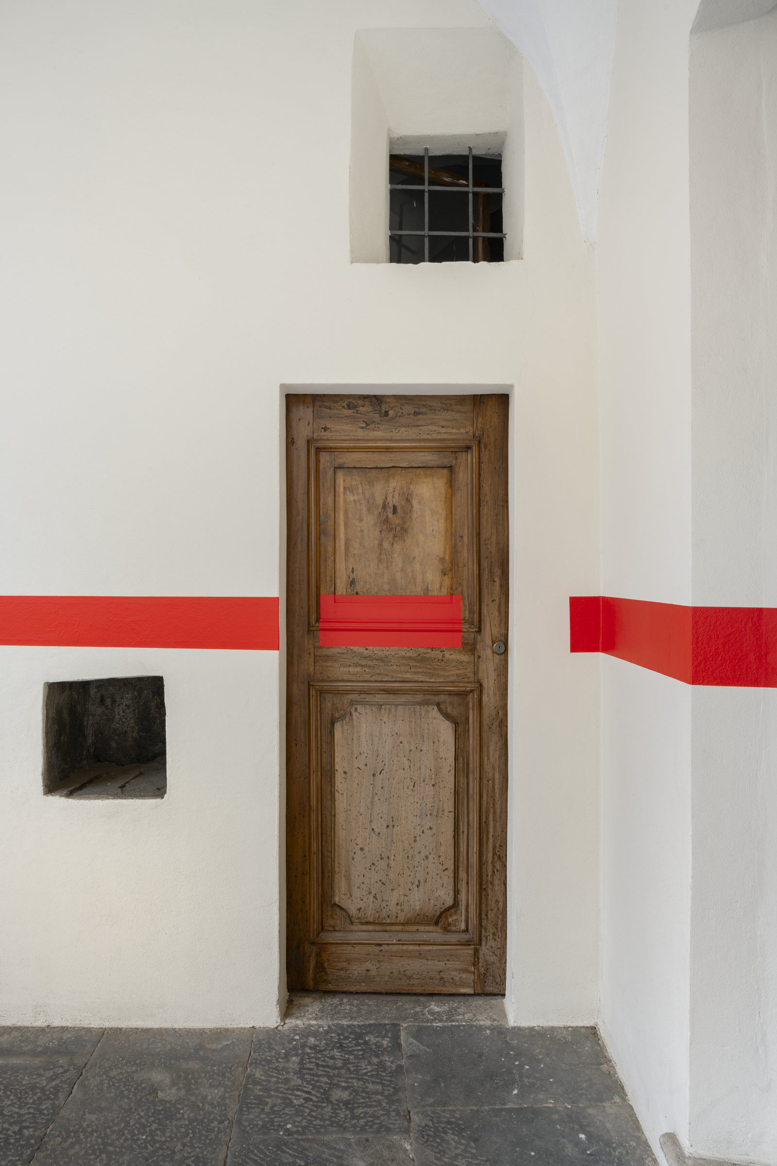 360° rouge n°2, Kassel, 1989 / Actualisation n° 4, Museo d'arte Mendrisio, Mendrisio 2026 Collection: Centre Pompidou, Musée national d'art moderne, Paris AM 2001-115