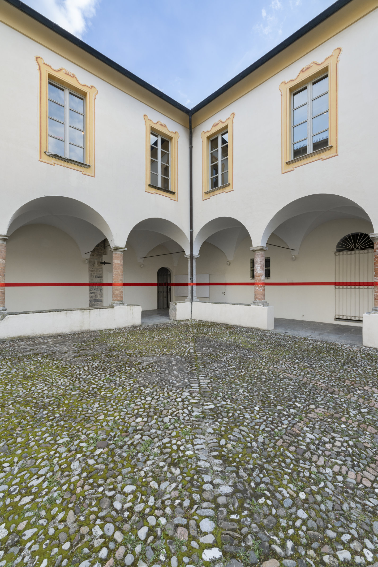 360° rouge n°2, Kassel, 1989 / Actualisation n° 4, Museo d'arte Mendrisio, Mendrisio 2026 Collection: Centre Pompidou, Musée national d'art moderne, Paris AM 2001-115