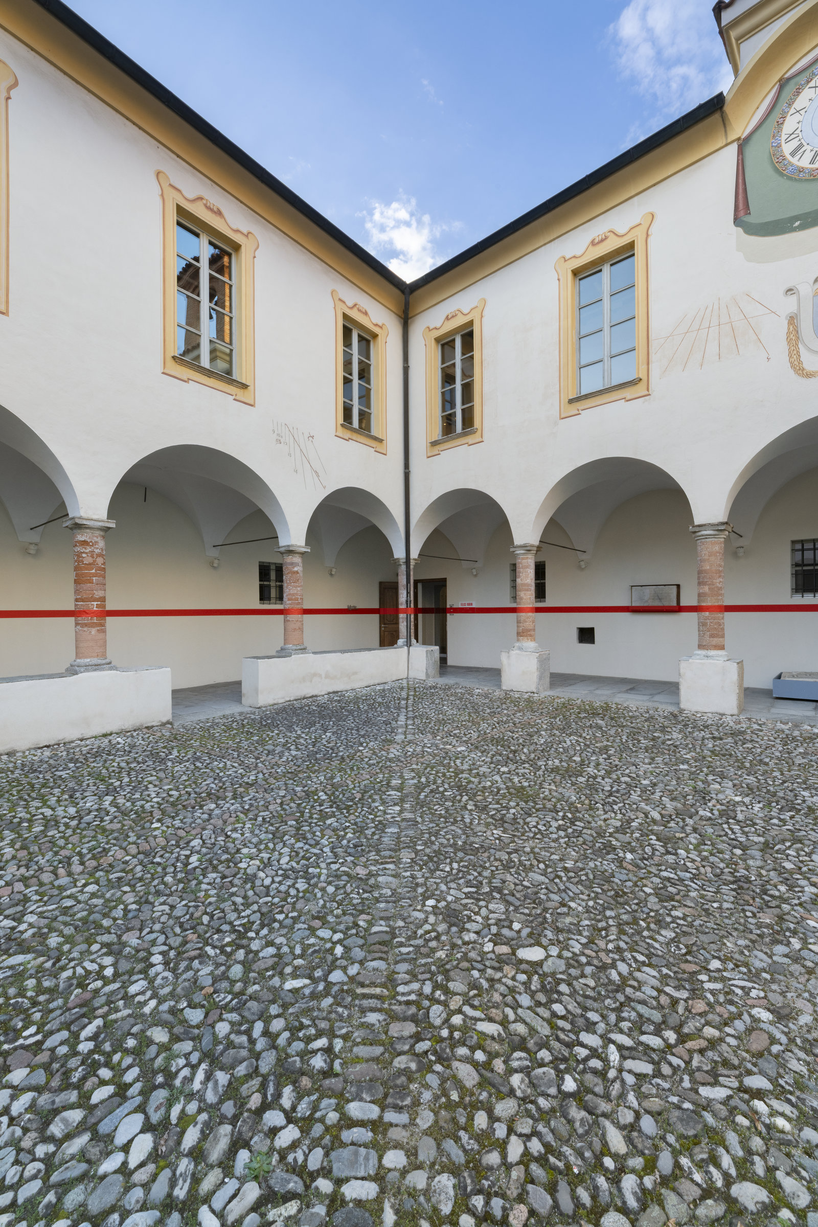 360° rouge n°2, Kassel, 1989 / Actualisation n° 4, Museo d'arte Mendrisio, Mendrisio 2026 Collection: Centre Pompidou, Musée national d'art moderne, Paris AM 2001-115