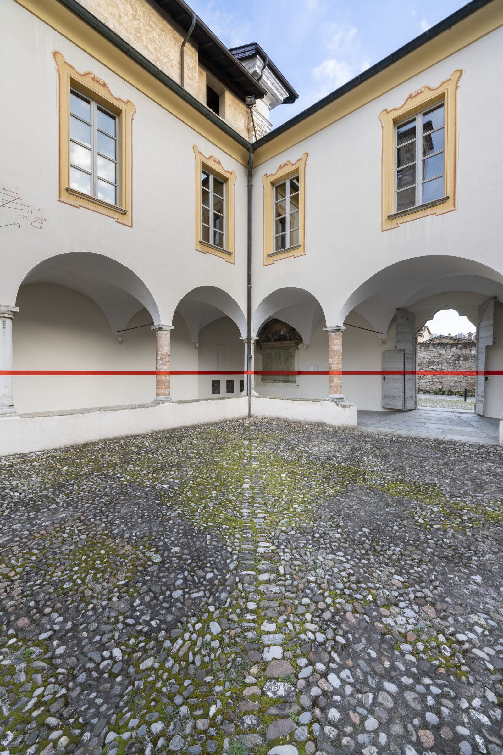 360° rouge n°2, Kassel, 1989 / Actualisation n° 4, Museo d'arte Mendrisio, Mendrisio 2026 Collection: Centre Pompidou, Musée national d'art moderne, Paris AM 2001-115